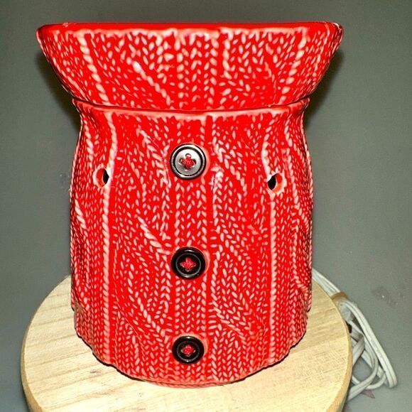 SCENTSY WAX WARMER "COMFY COZY" - Picture 1 of 3